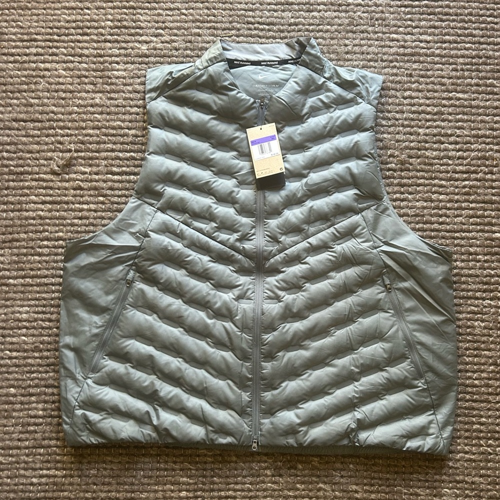 Nike Men’s Quilted Down Aero Vest - Gray